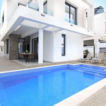 פרוטאראס Villa Queen Isabella מראה חיצוני תמונה