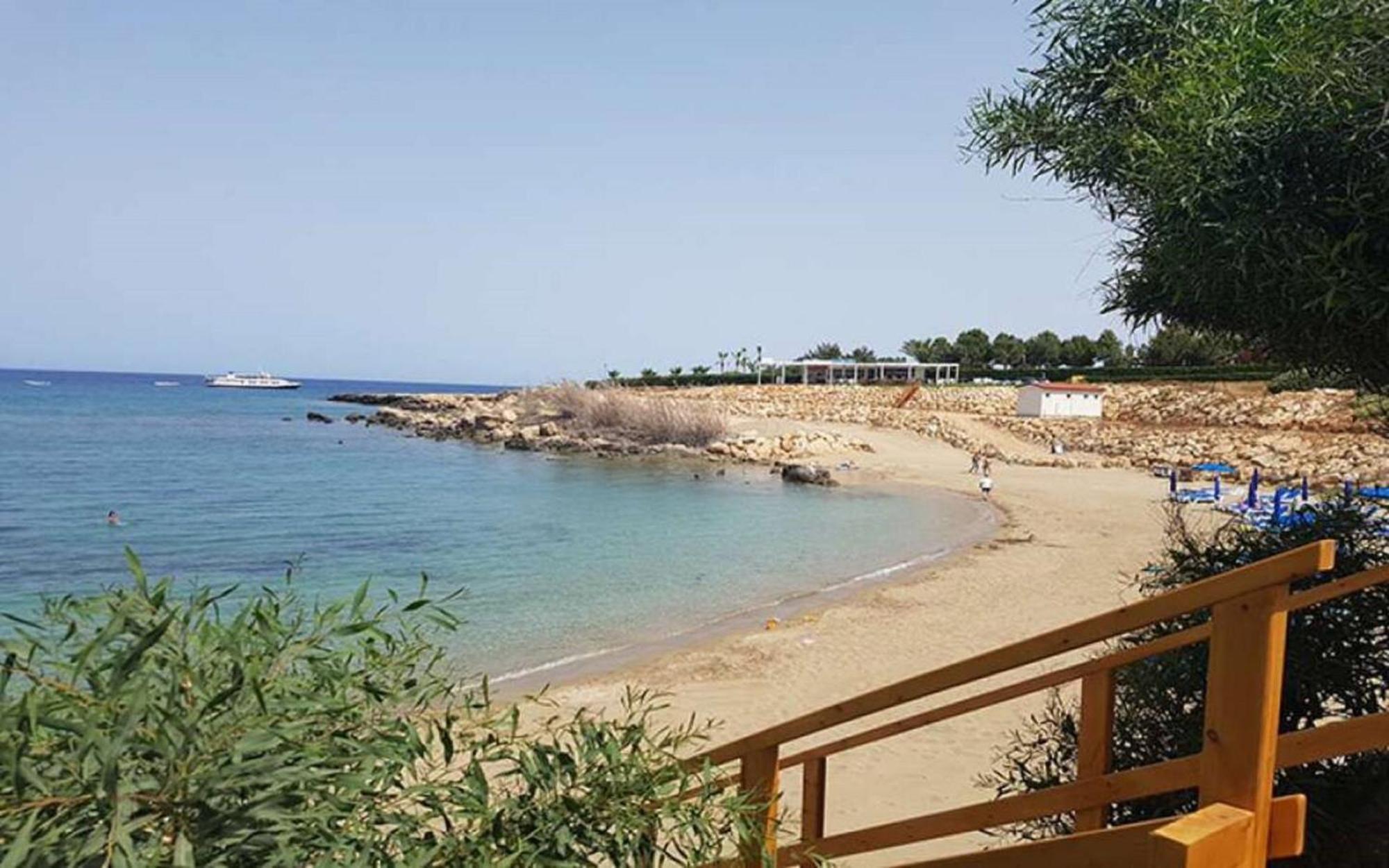 פרוטאראס Villa Queen Isabella מראה חיצוני תמונה
