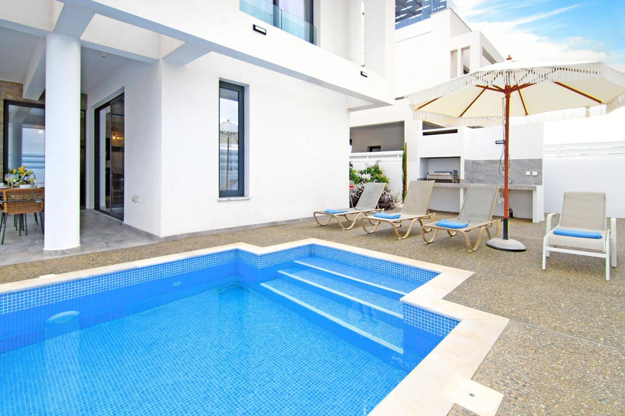 פרוטאראס Villa Queen Isabella מראה חיצוני תמונה