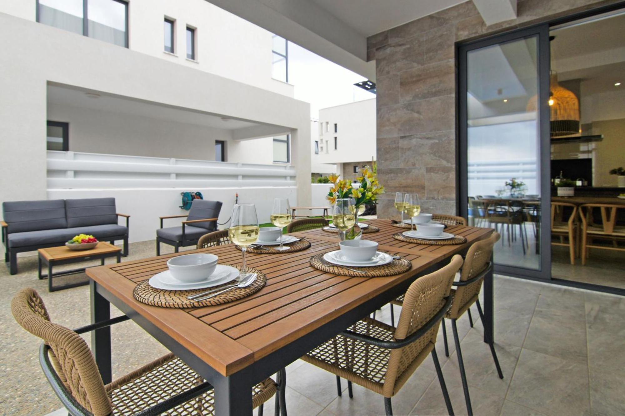 פרוטאראס Villa Queen Isabella מראה חיצוני תמונה