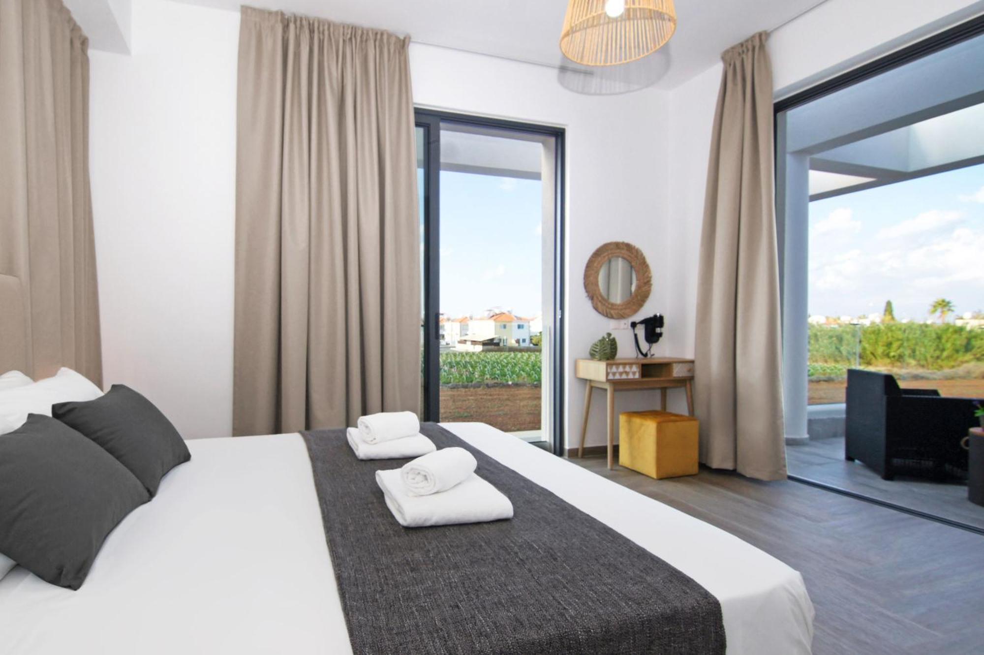 פרוטאראס Villa Queen Isabella מראה חיצוני תמונה