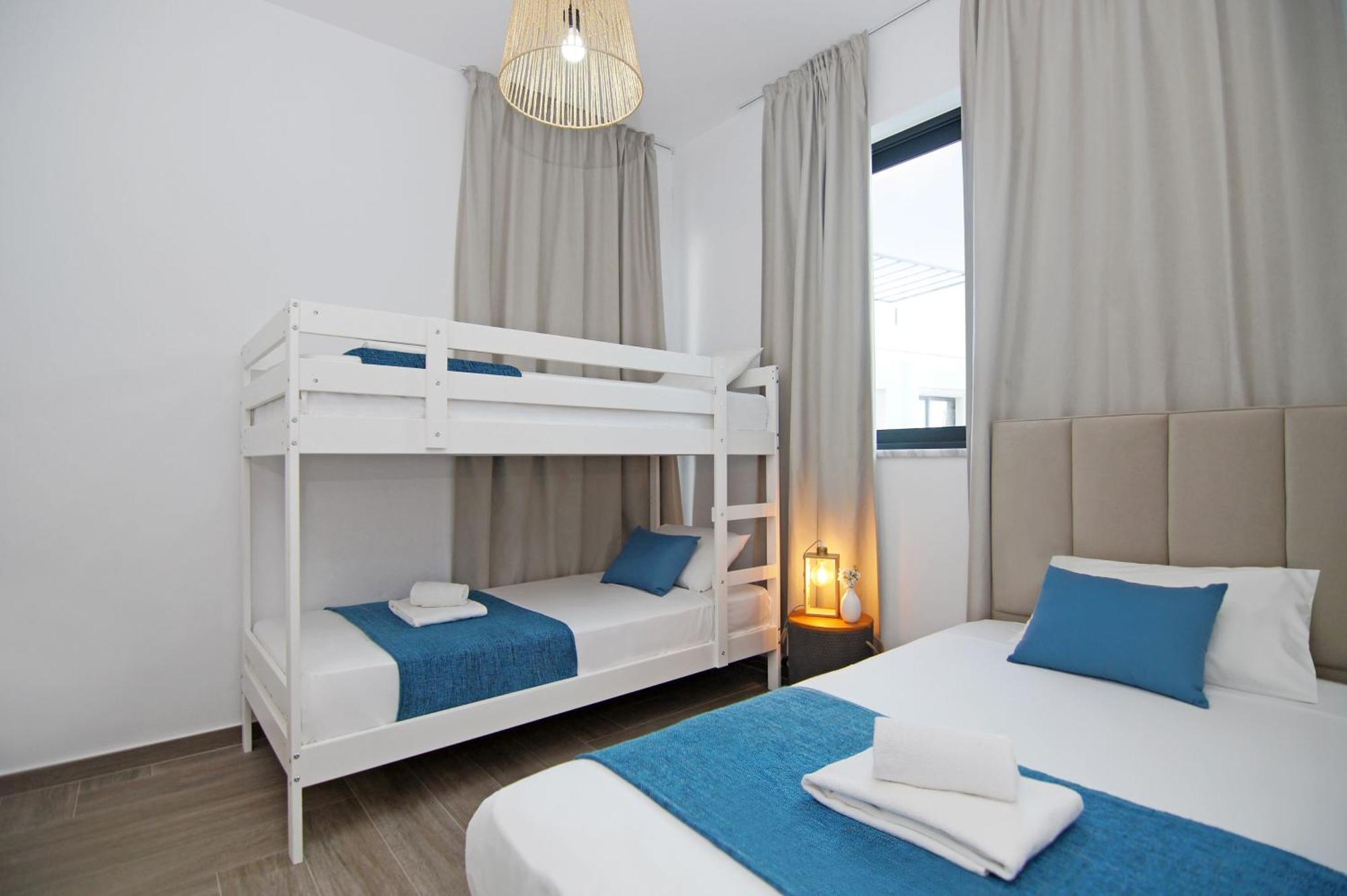 פרוטאראס Villa Queen Isabella מראה חיצוני תמונה