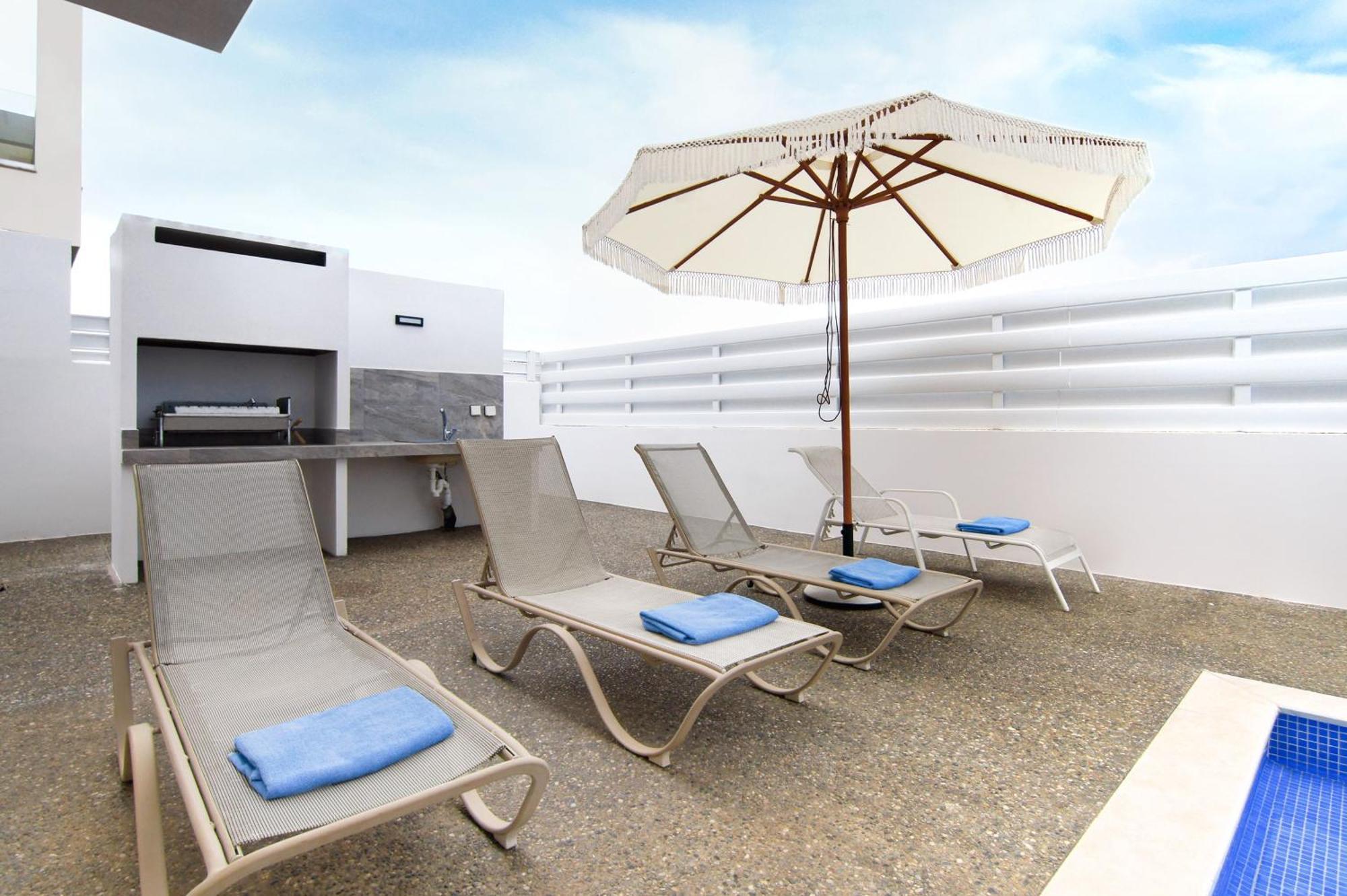 פרוטאראס Villa Queen Isabella מראה חיצוני תמונה