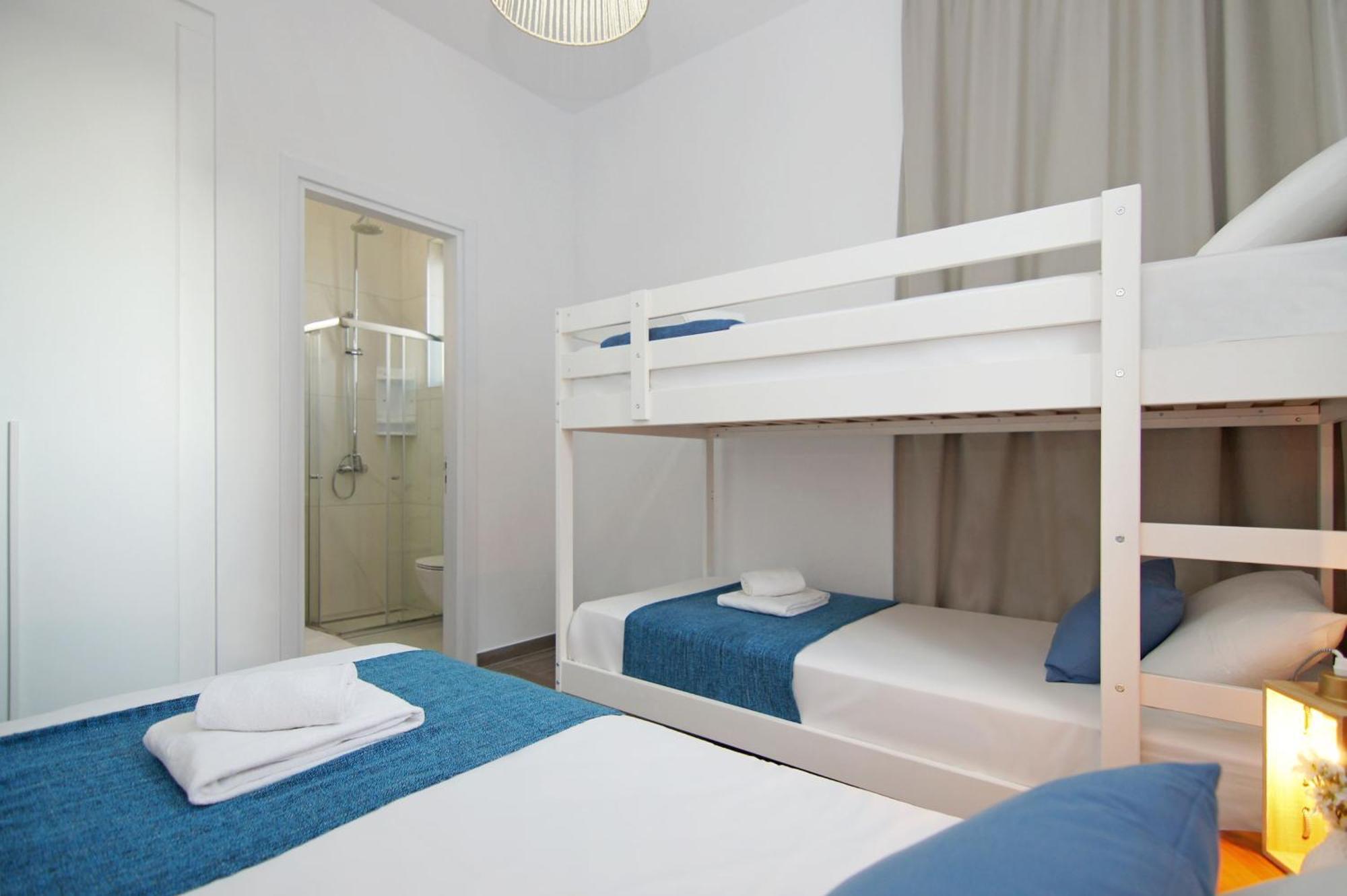 פרוטאראס Villa Queen Isabella מראה חיצוני תמונה